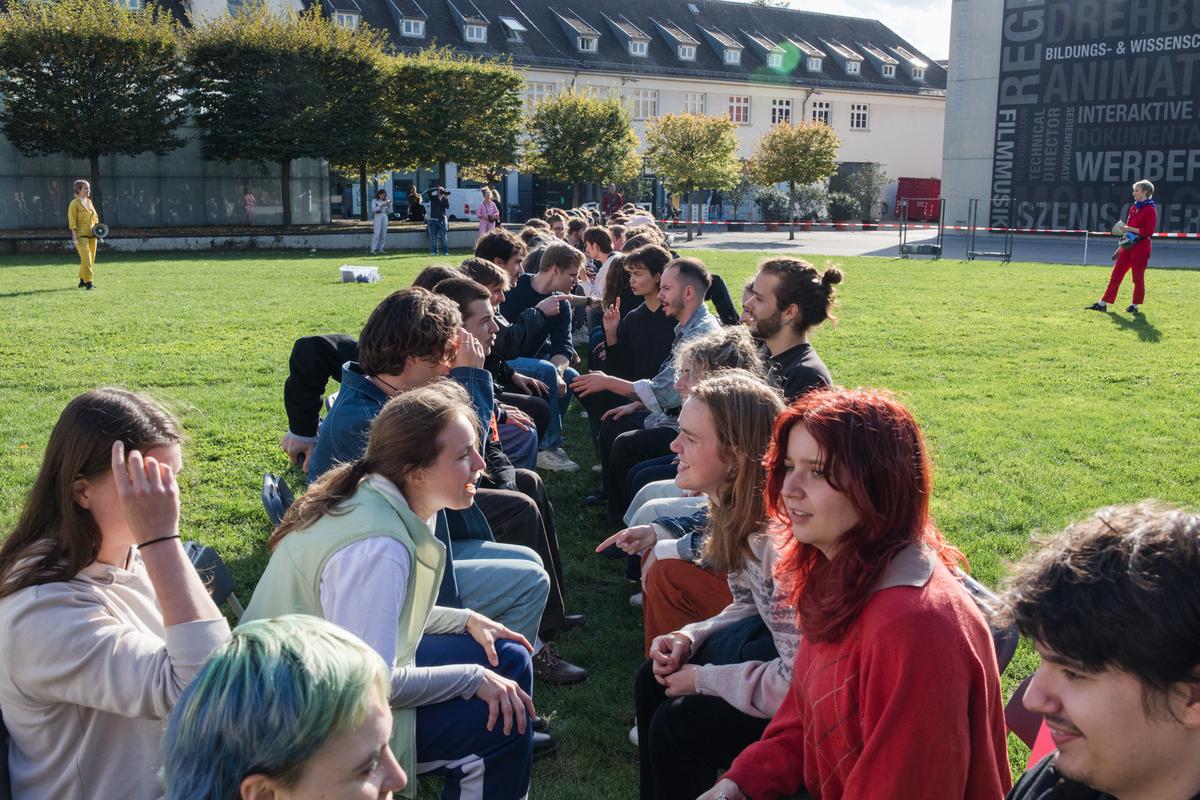 Weitere Einrichtungen, Initiativen & Programme